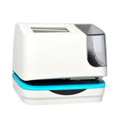 In het groot Bundy-Kloktijd die het Elektronische Registreertoestel van de de Ponskaart Digitale Tijd van de Werknemersopkomst registreren